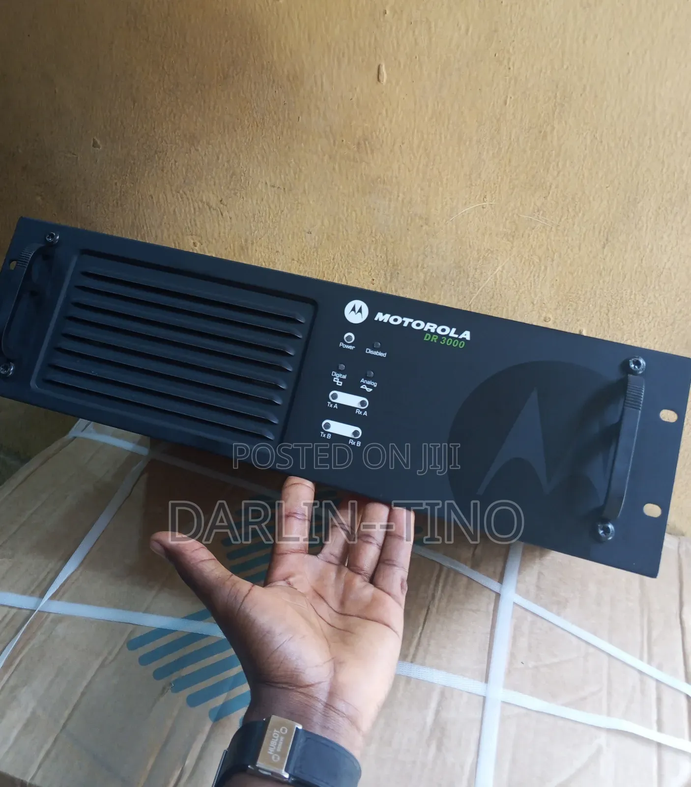 Motorola DR 3000 MOTOTRBO Digital/Analog Two-Way Radio Repeater.