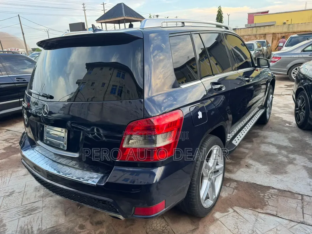 Mercedes-Benz GLK-Class 2011 Blue