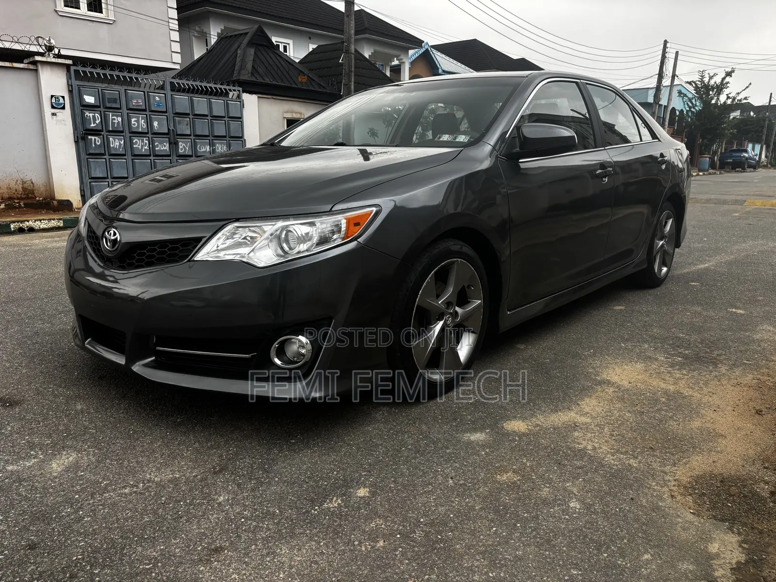 Toyota Camry SE 4dr Sedan (3.5L 6cyl 6A) 2014 Gray