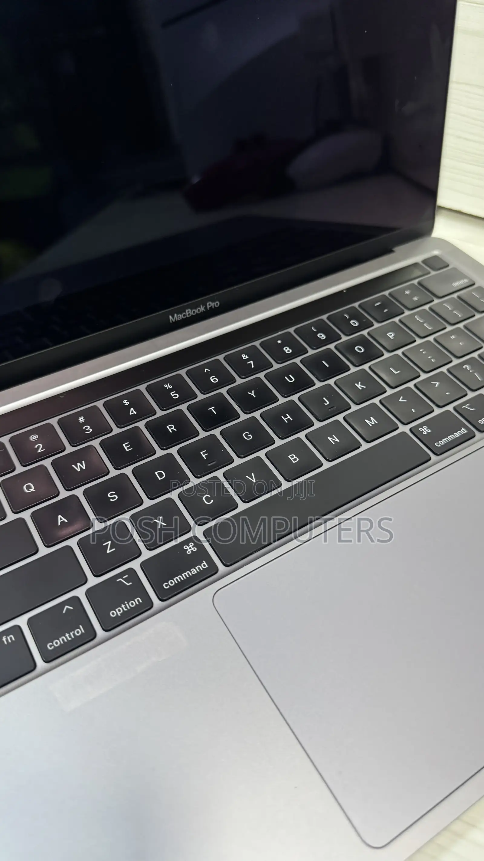 Laptop Apple MacBook Pro 2022 M2 16GB Apple M2 SSD 256GB