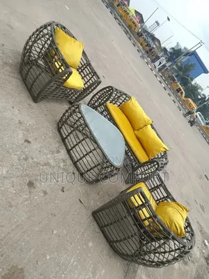 Top Quality 4 Seaters Outdoor Rattan Set With Glass Top Center Table