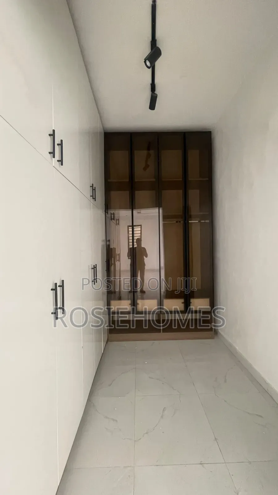 4bdrm Duplex in Idado for sale