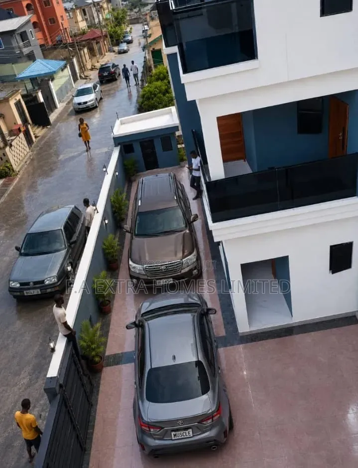 5bdrm Duplex in Berger for sale