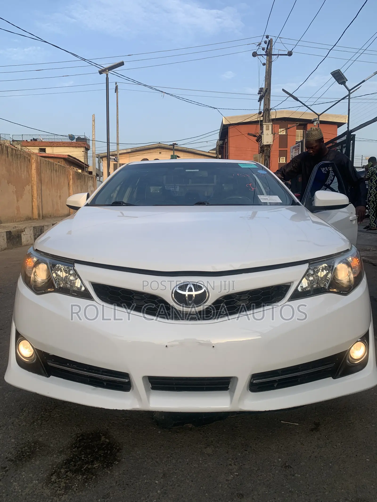 Toyota Camry SE 4dr Sedan (2.5L 4cyl 6A) 2012 White