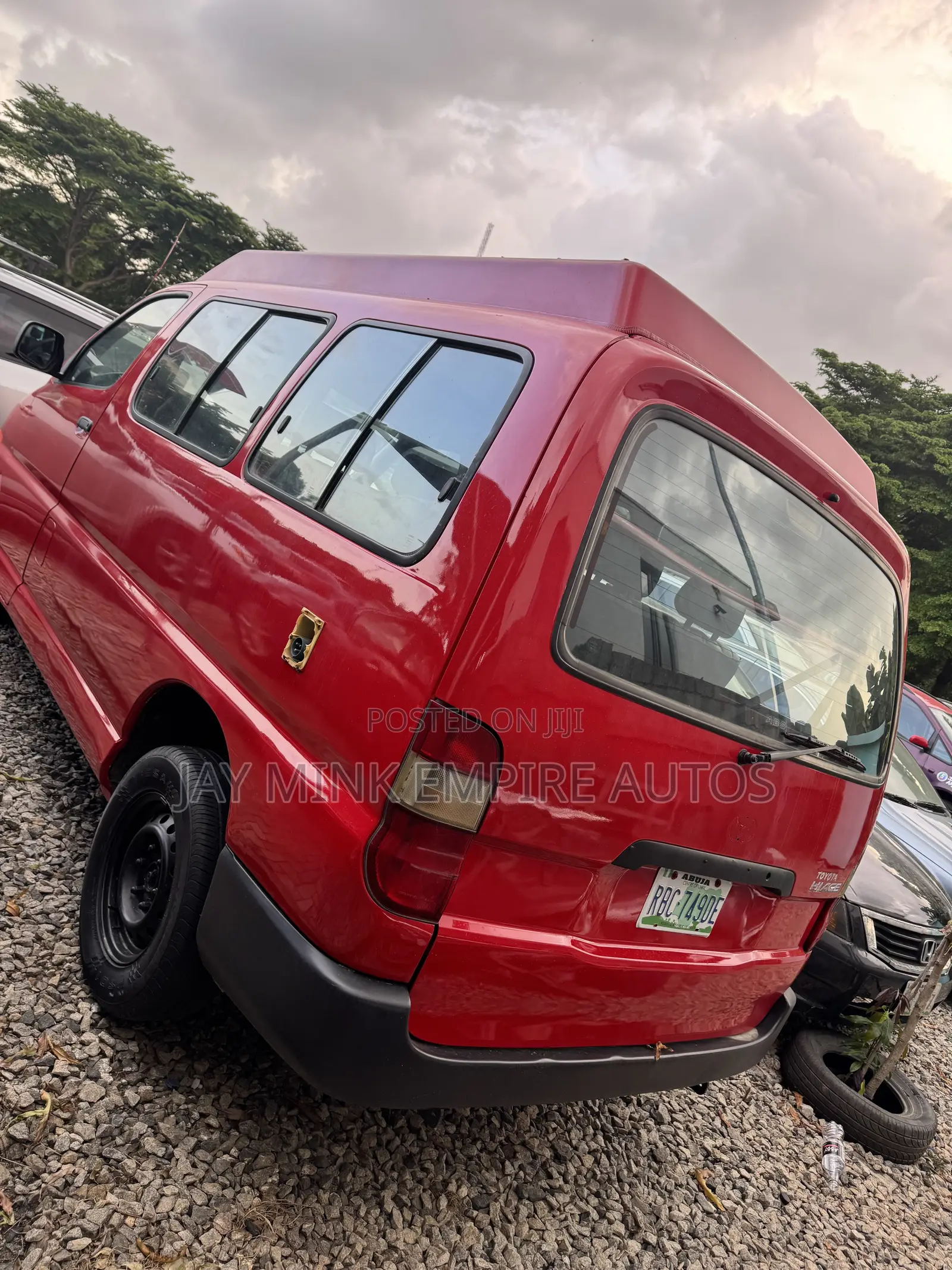 Toyota Grand HiAce 2002 Red