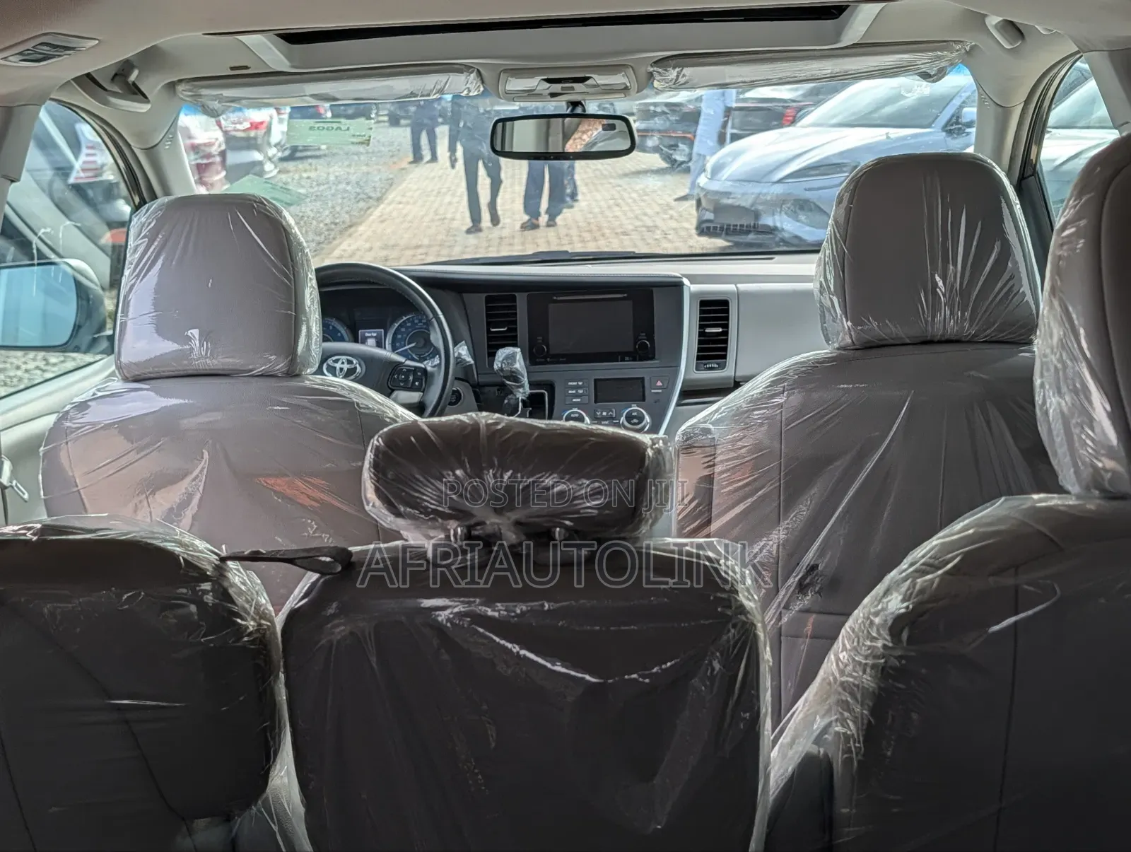 Toyota Sienna XLE 8 Passenger (3.5L 6cyl 8A) 2017 Gray