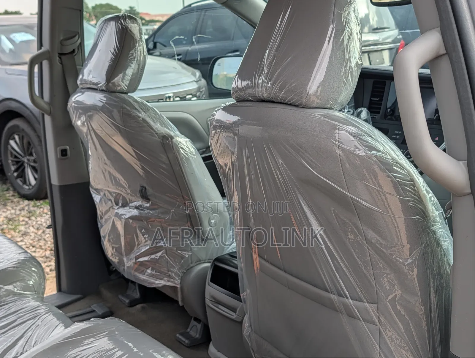 Toyota Sienna XLE 8 Passenger (3.5L 6cyl 8A) 2017 Gray