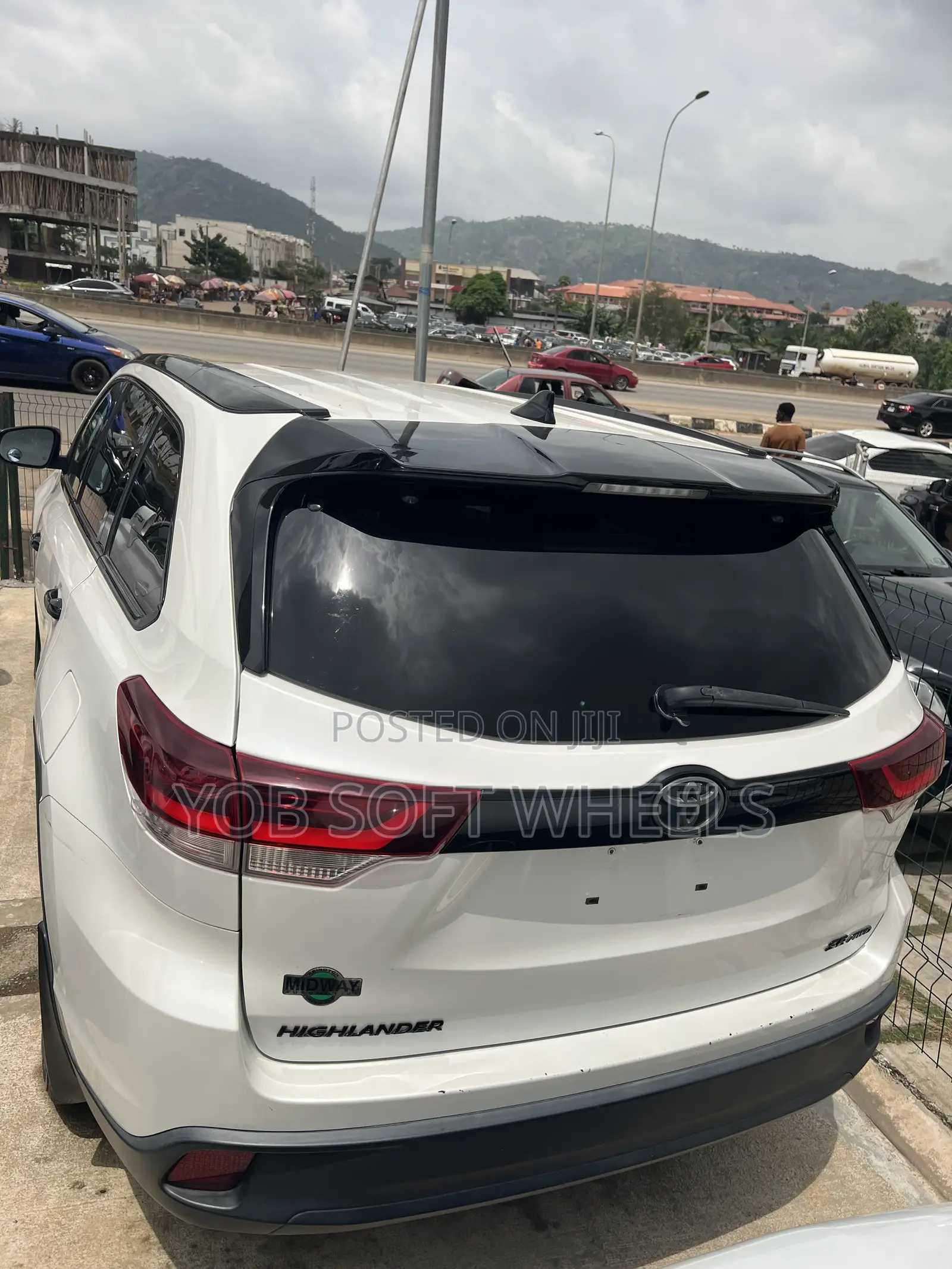 Toyota Highlander SE 2019 White