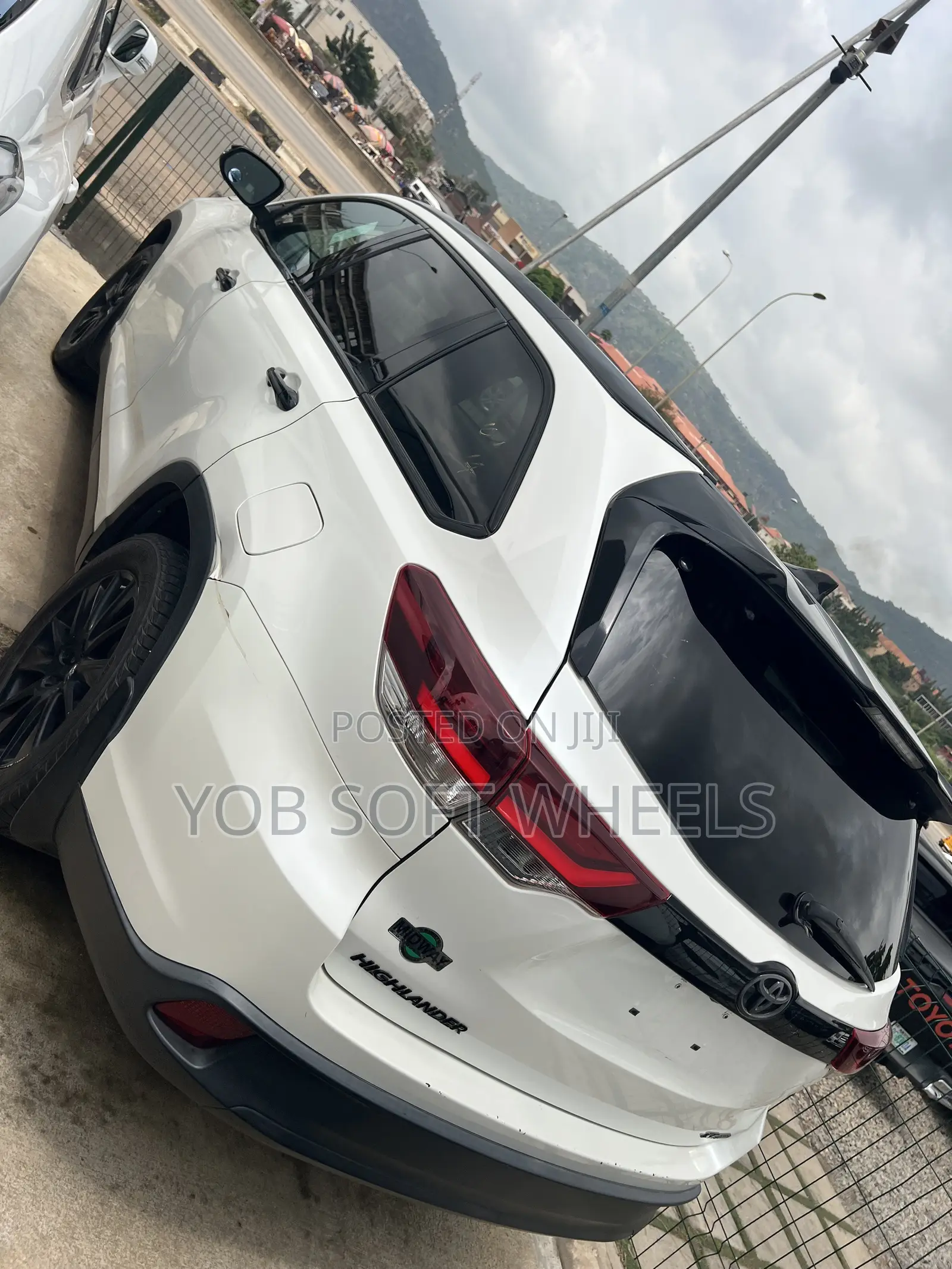 Toyota Highlander SE 2019 White