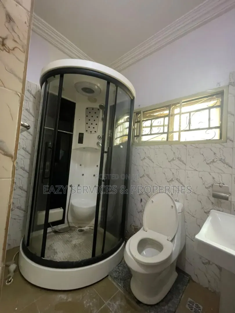 2bdrm Apartment in Gated And Secured, Lekki Phase 1 for rent