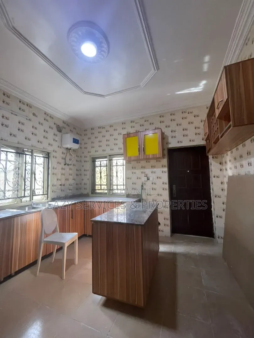 2bdrm Apartment in Gated And Secured, Lekki Phase 1 for rent