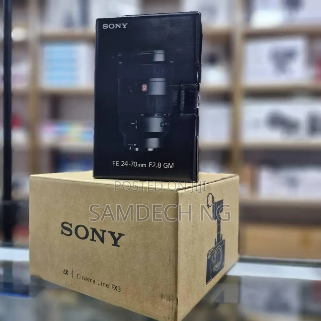 SONY FX3 Cinema Camera Plus FE 24-70mm F2.8 GMaster Lens