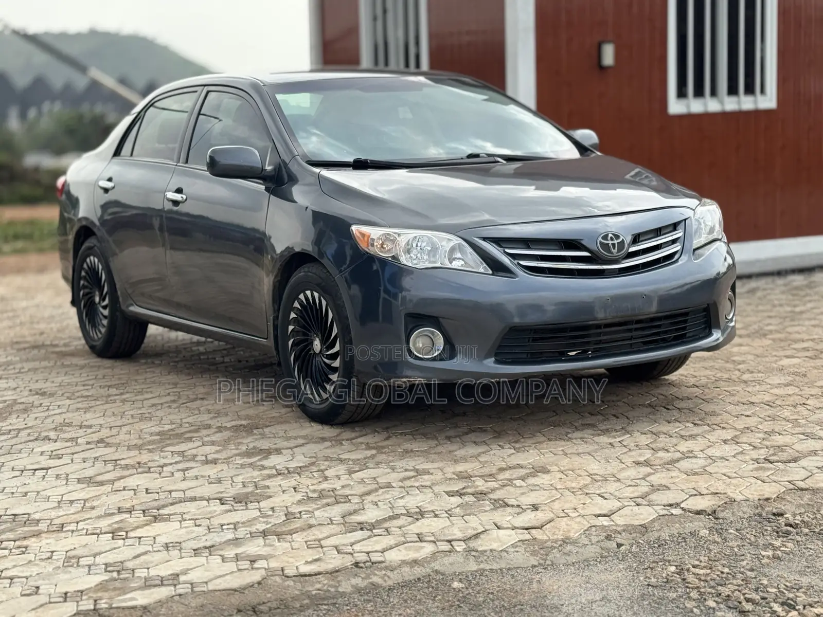 Toyota Corolla LE 4dr Sedan (1.8L 4cyl 4A) 2013 Gray