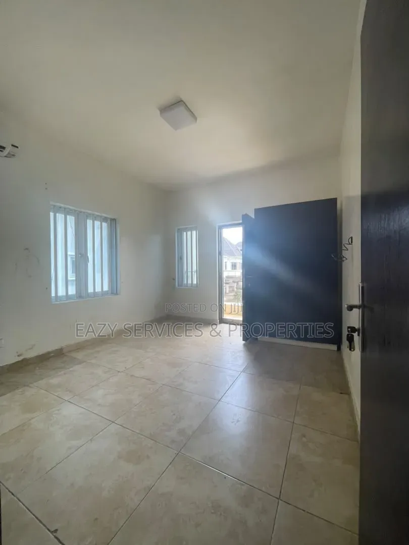 2bdrm Apartment in Gated And Secured, Osapa london for rent