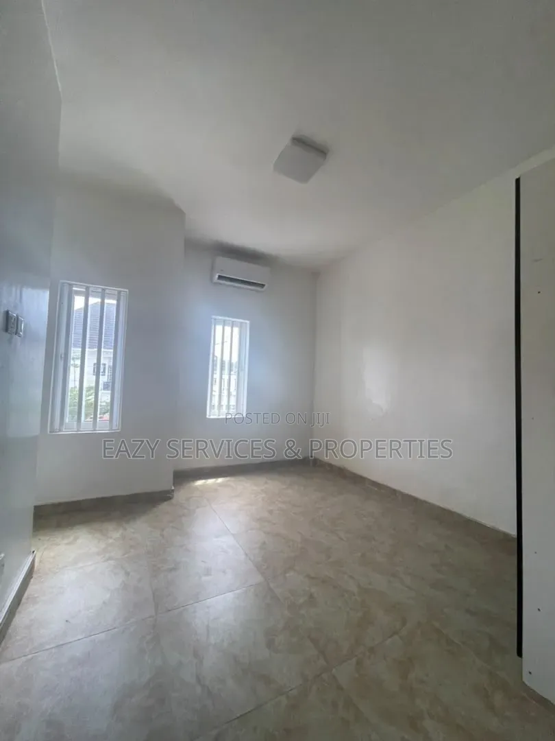 2bdrm Apartment in Gated And Secured, Osapa london for rent