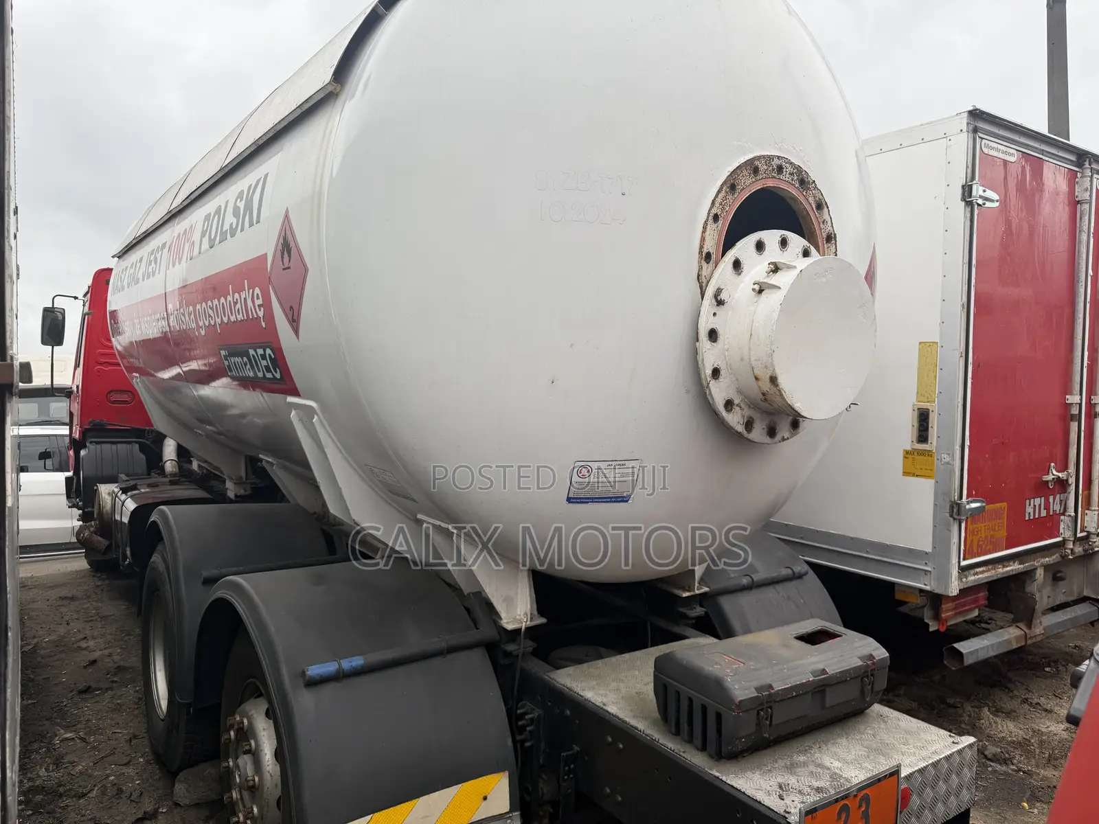 Foreign Used Volvo FL7 Gasoline Tanker 10 Tyres.