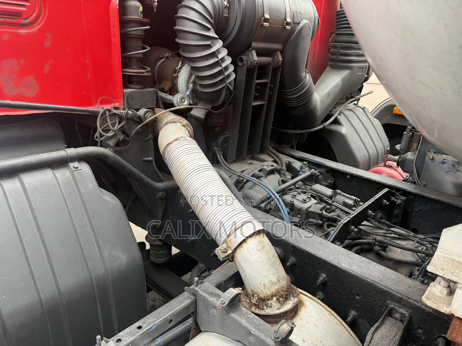 Foreign Used Volvo FL7 Gasoline Tanker 10 Tyres.