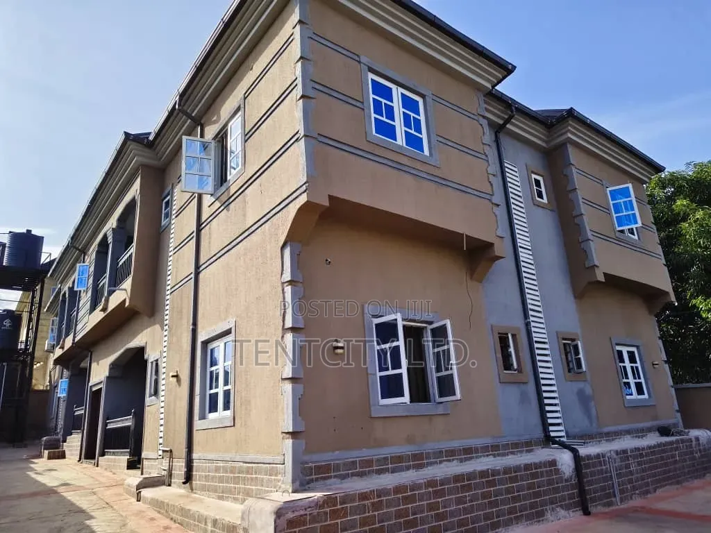 2bdrm Apartment in Translodrome Estate, Enugu for sale