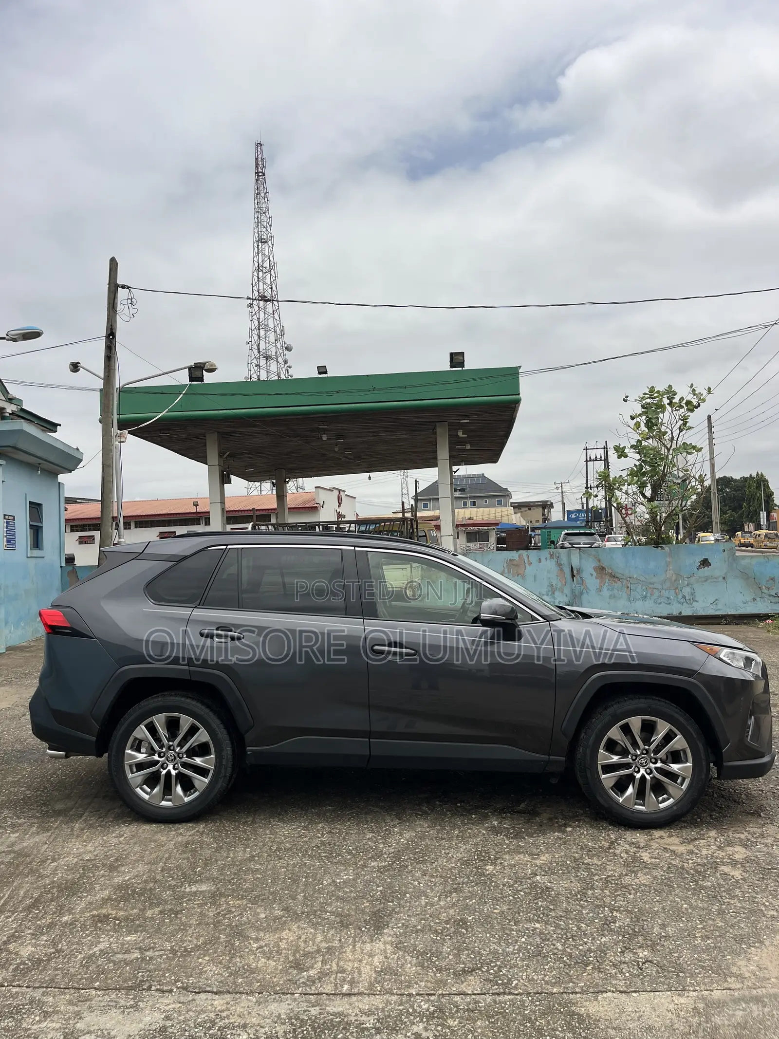 Toyota RAV4 XLE Premium FWD 2019 Gray