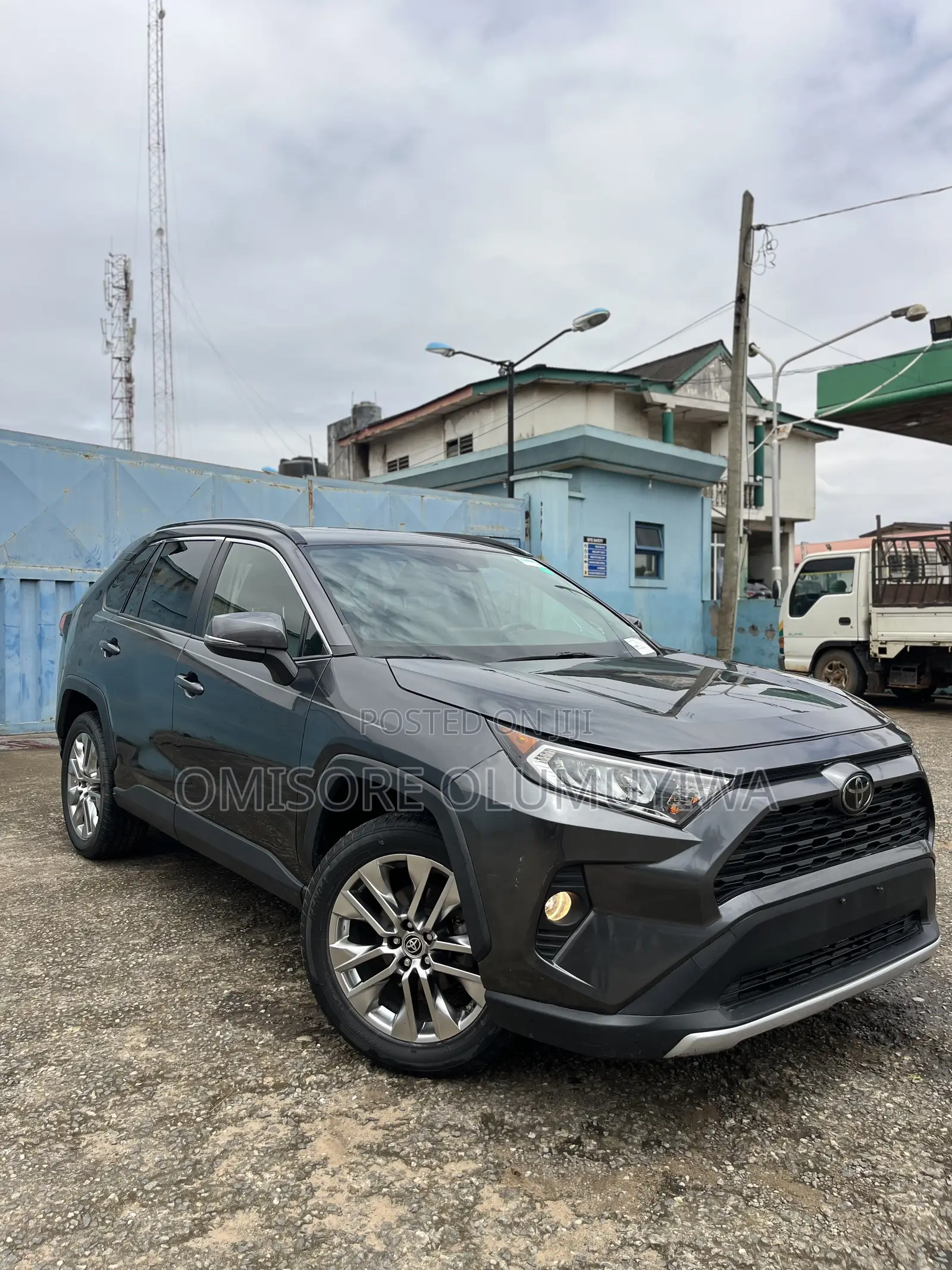 Toyota RAV4 XLE Premium FWD 2019 Gray