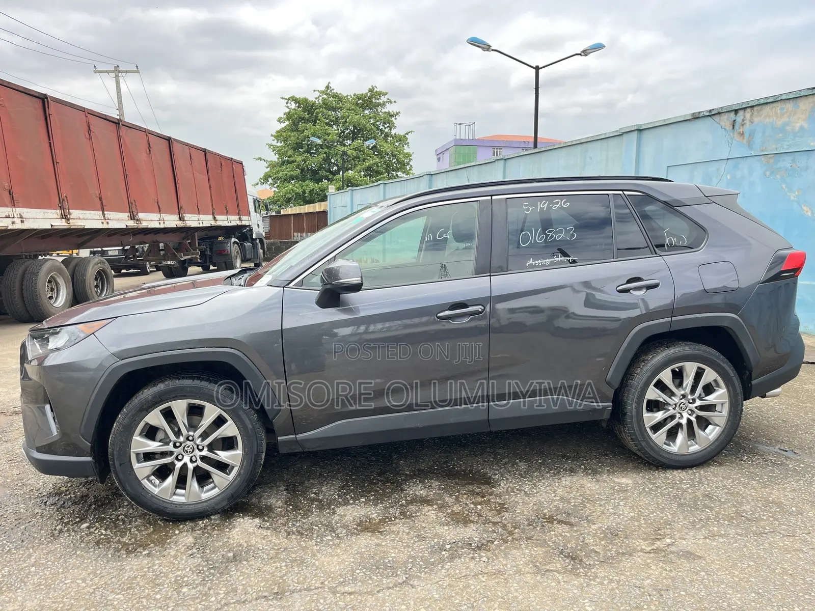 Toyota RAV4 XLE Premium FWD 2019 Gray