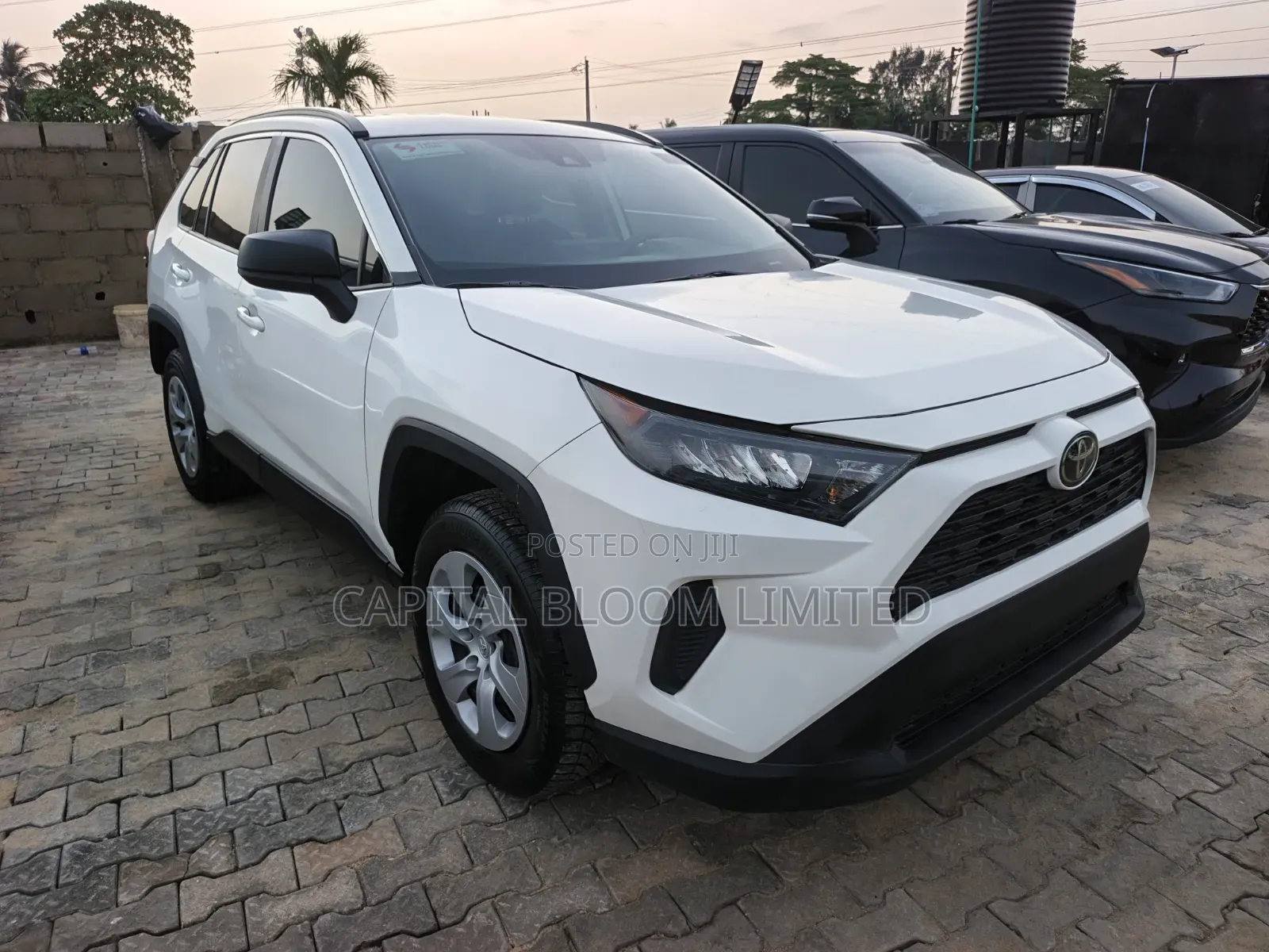 Toyota RAV4 LE 2021 White