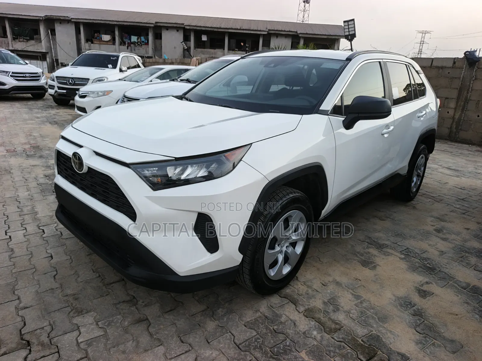 Toyota RAV4 LE 2021 White