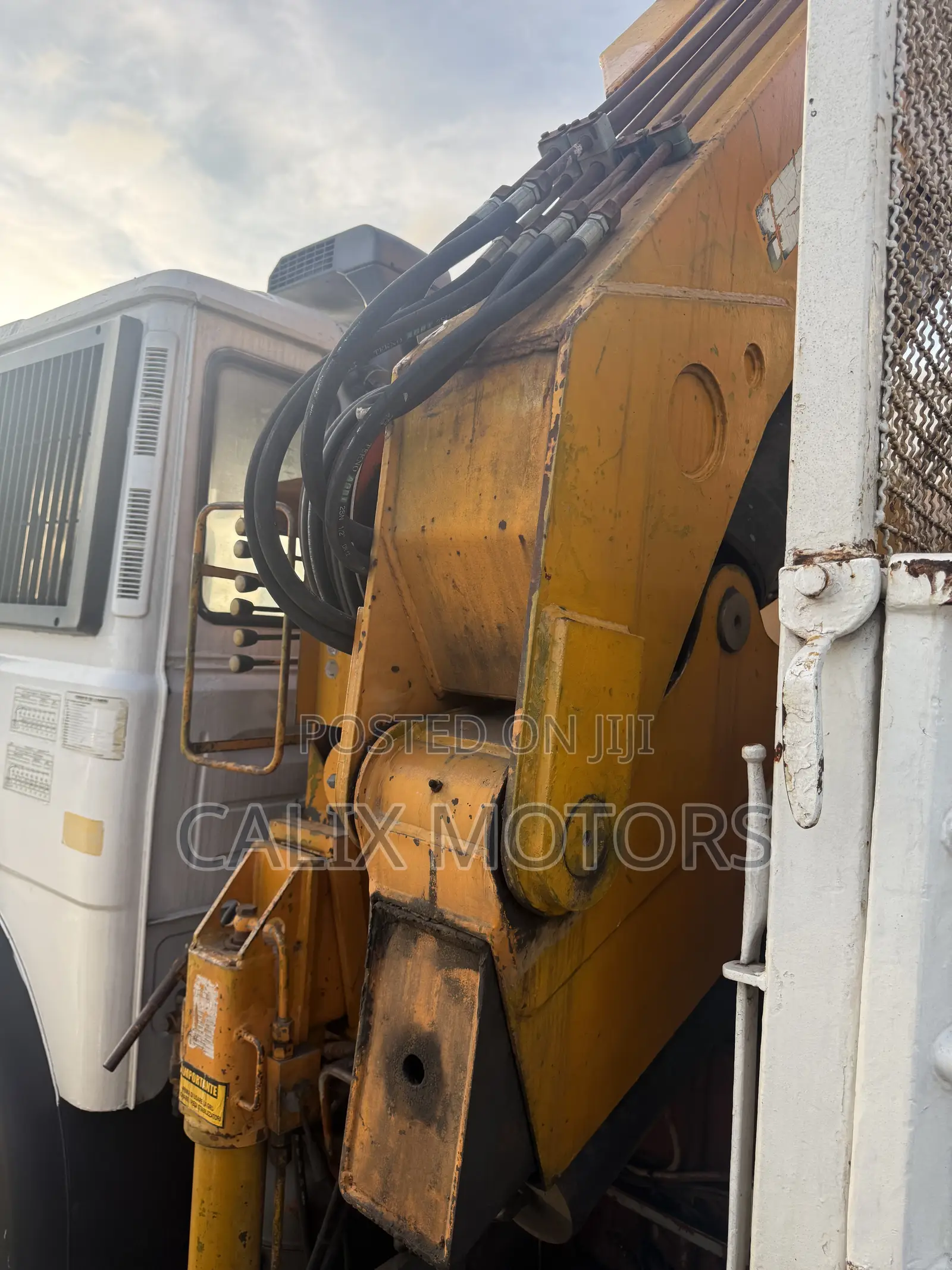 Foreign Used Iveco Manlift Truck (8 Tonnes Hiab).