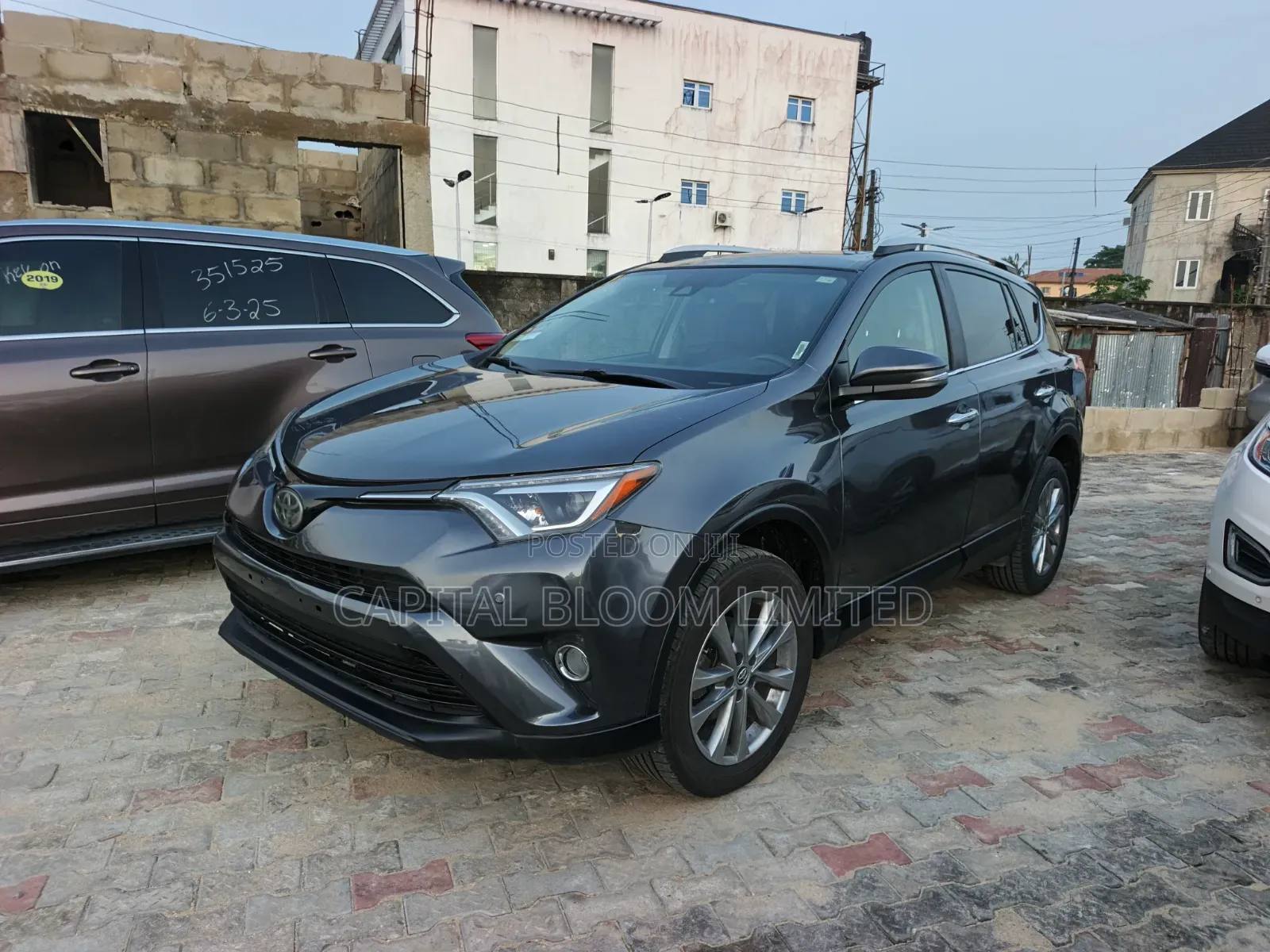 Toyota RAV4 XLE AWD (2.5L 4cyl 6A) 2017 Gray