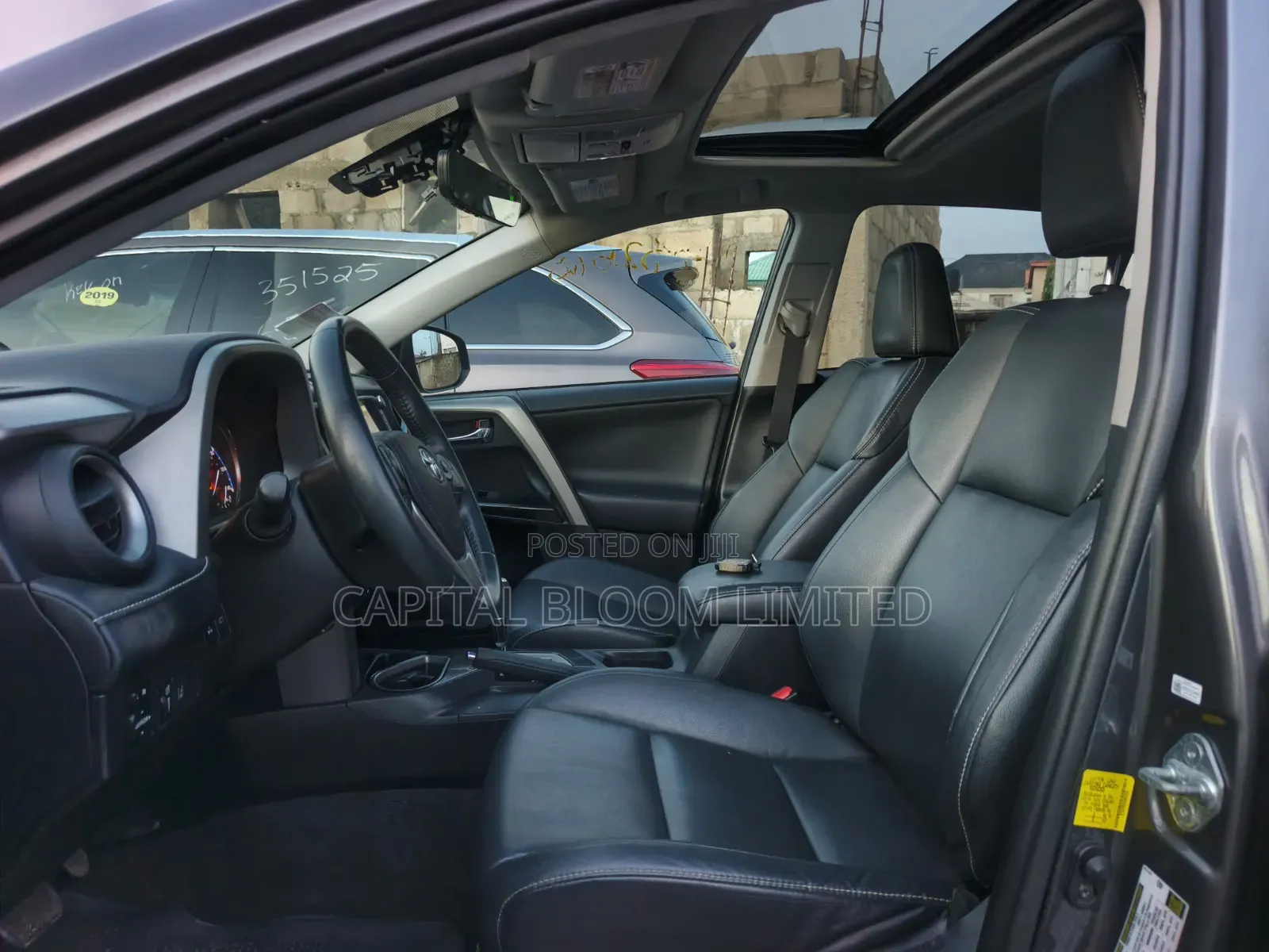 Toyota RAV4 XLE AWD (2.5L 4cyl 6A) 2017 Gray
