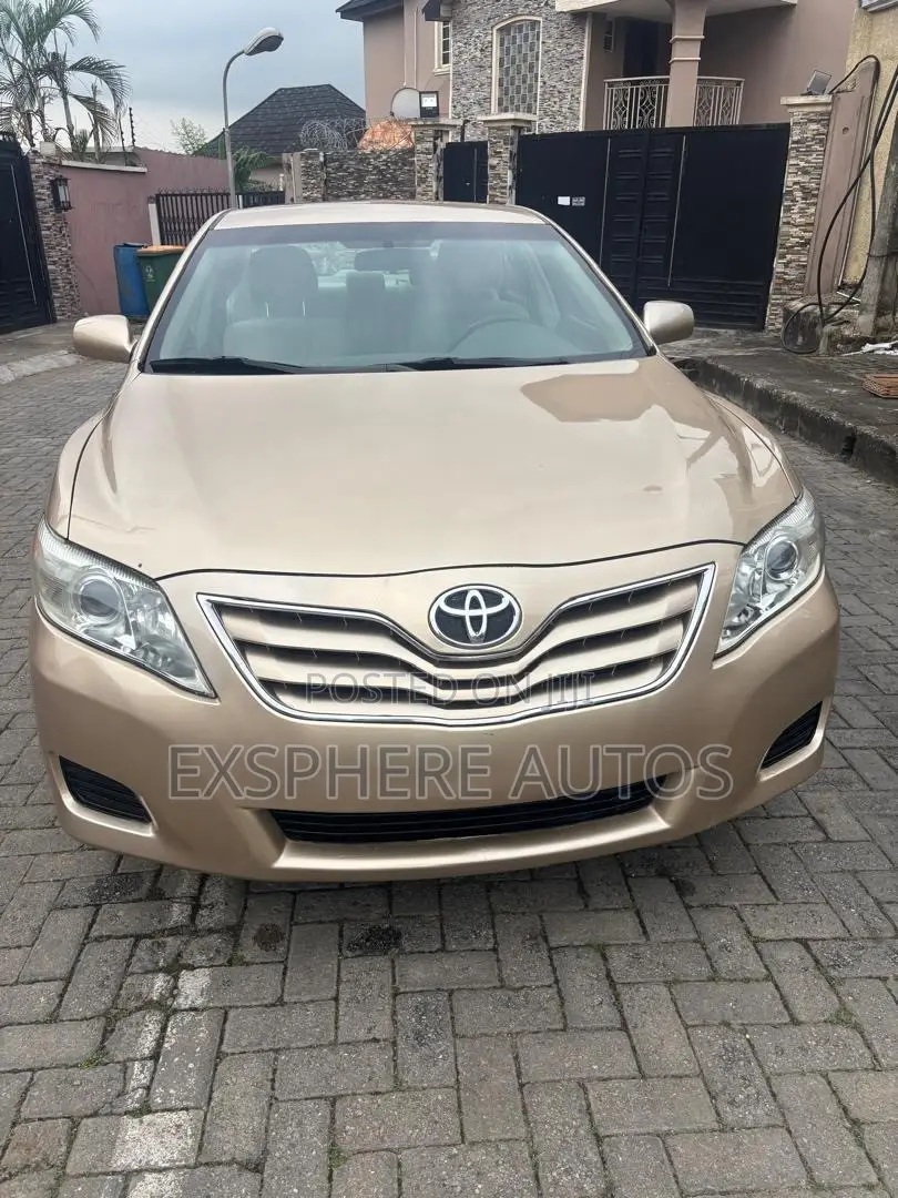 Toyota Camry 2010 Gold