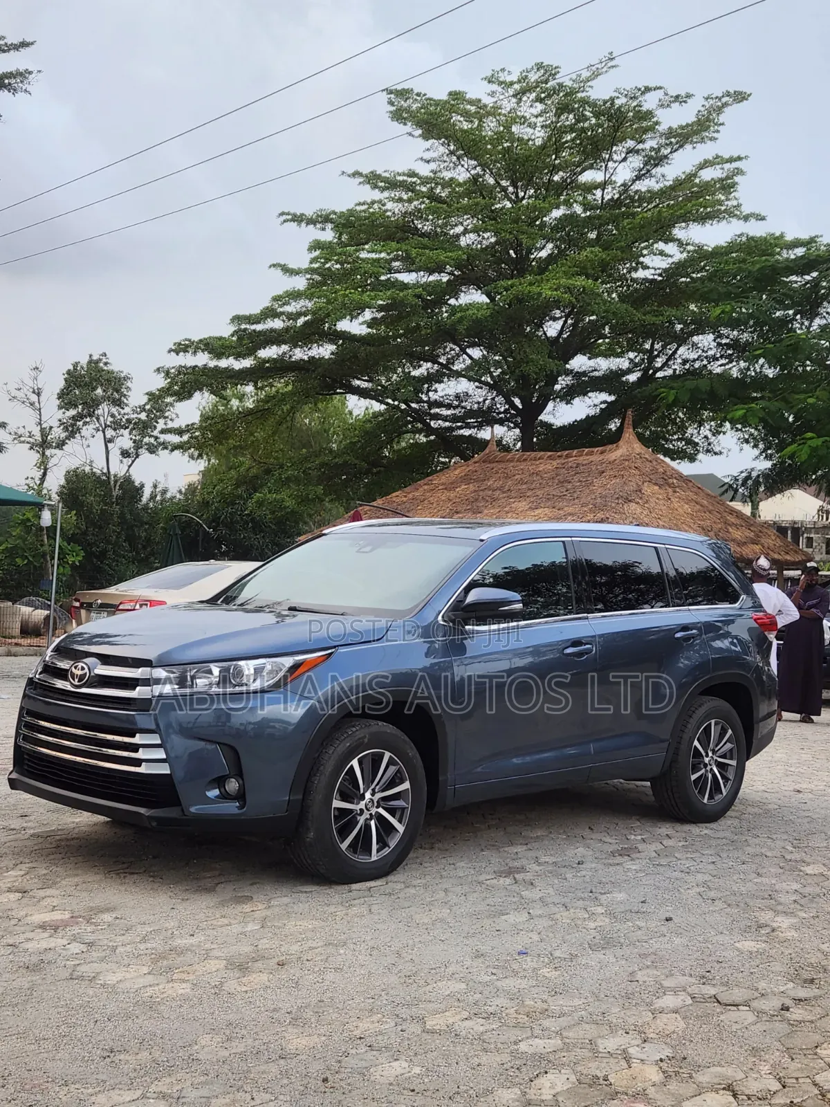 Toyota Highlander XLE 4x2 V6 (3.5L 6cyl 8A) 2017 Blue