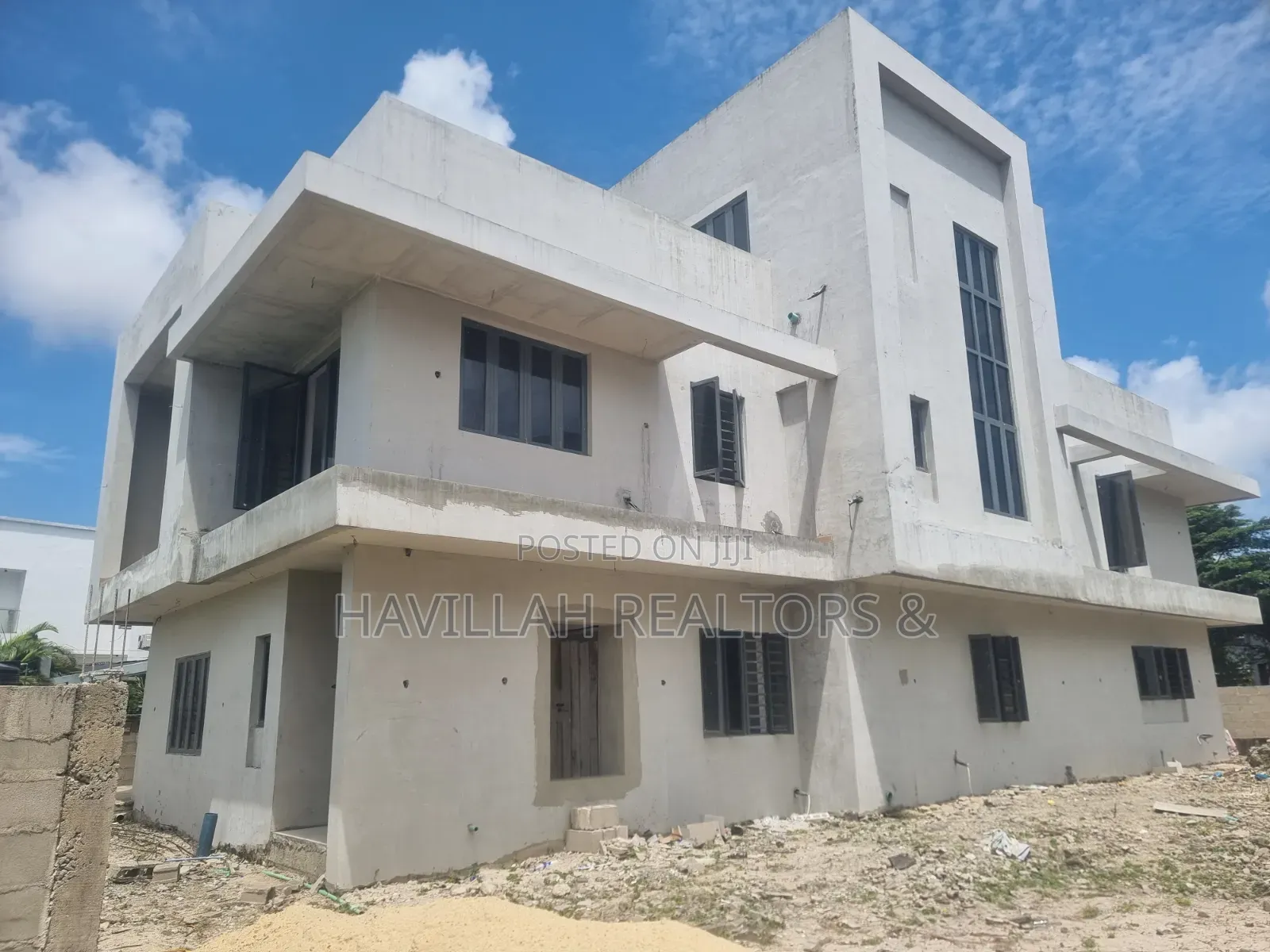 6bdrm Villa in Pinnock Beach Estate, Osapa london for sale