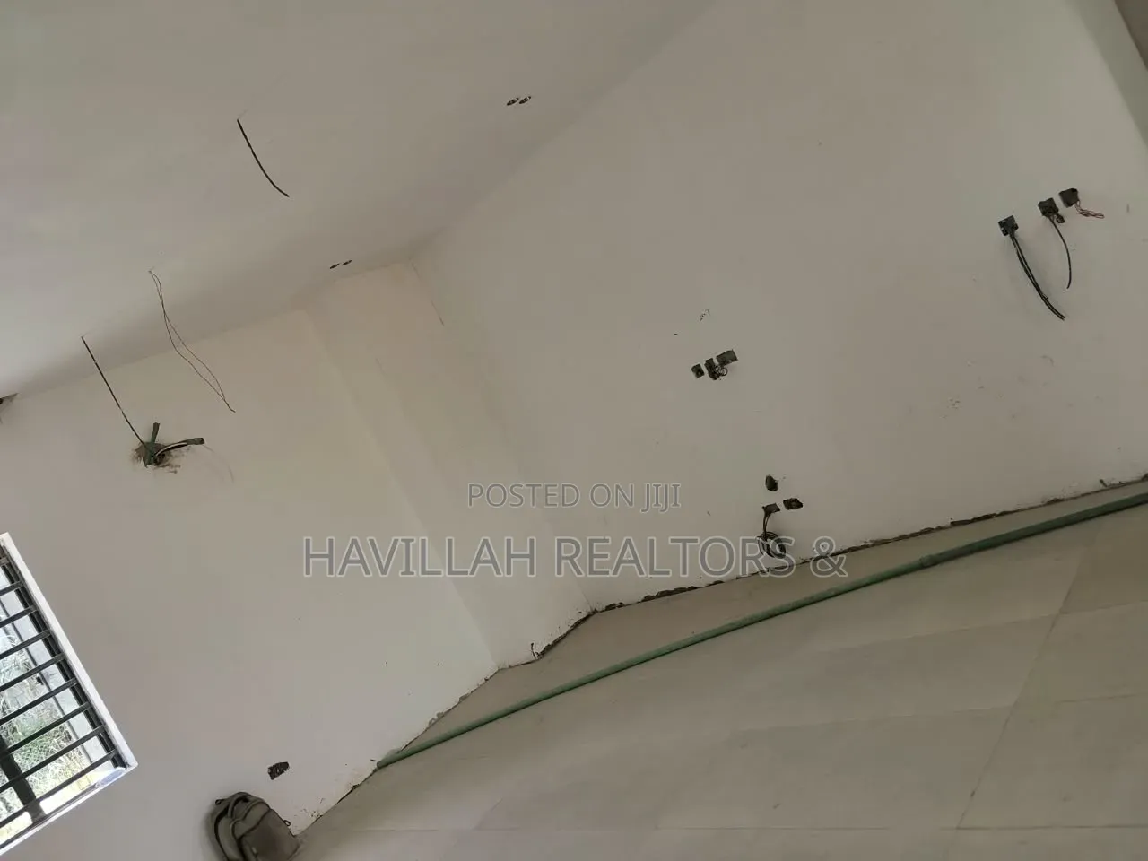 6bdrm Villa in Pinnock Beach Estate, Osapa london for sale
