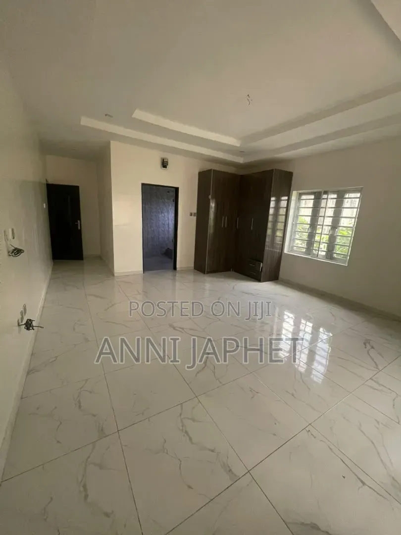 3bdrm Apartment in Treasure Estate, Sangotedo for rent