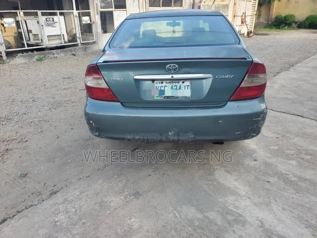 Toyota Camry XLE 4dr Sedan (2.4L 4cyl 4A) 2004 Blue