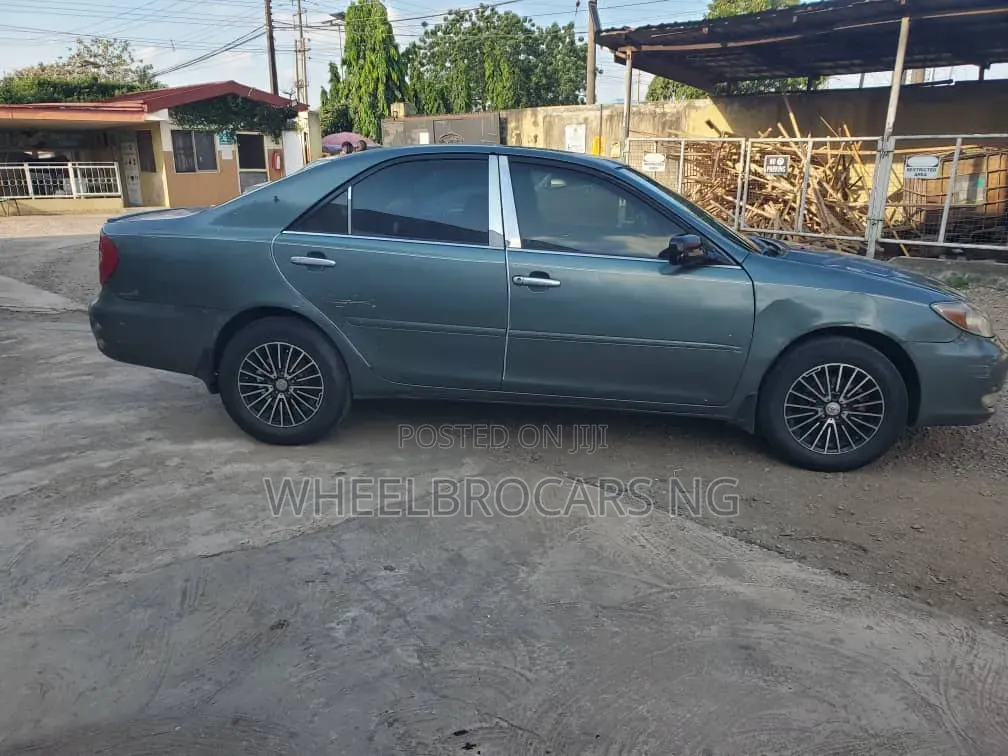 Toyota Camry XLE 4dr Sedan (2.4L 4cyl 4A) 2004 Blue