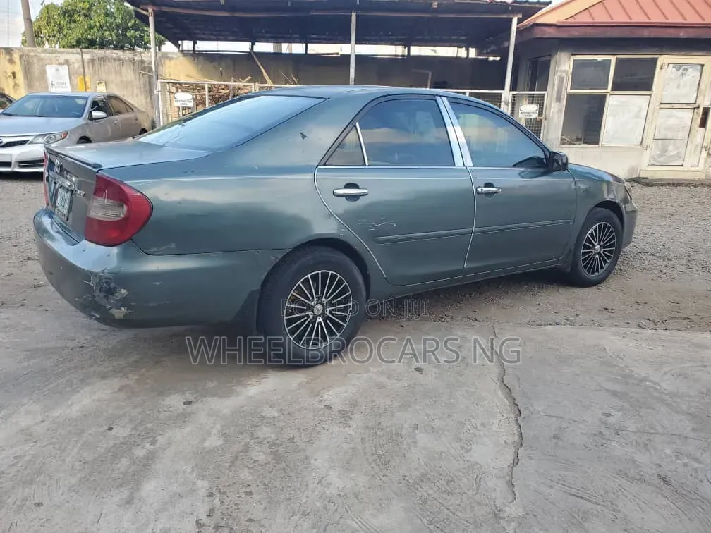 Toyota Camry XLE 4dr Sedan (2.4L 4cyl 4A) 2004 Blue