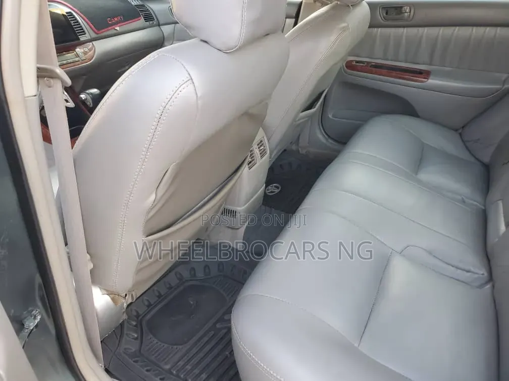 Toyota Camry XLE 4dr Sedan (2.4L 4cyl 4A) 2004 Blue