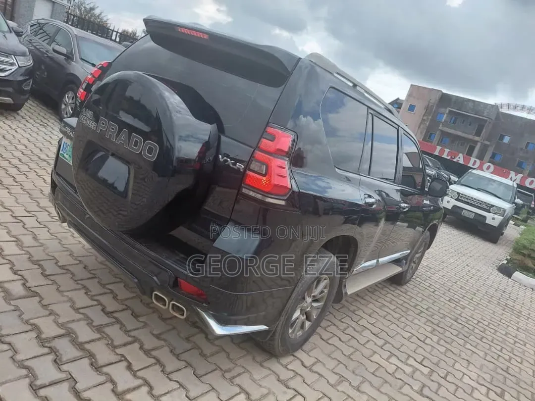 Toyota Land Cruiser Prado 2022 Black