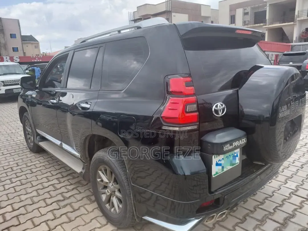 Toyota Land Cruiser Prado 2022 Black