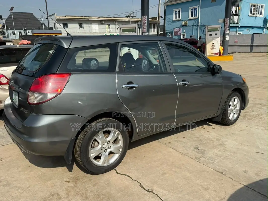 Toyota Matrix Standard FWD (1.8L 4cyl 5M) 2004 Gray