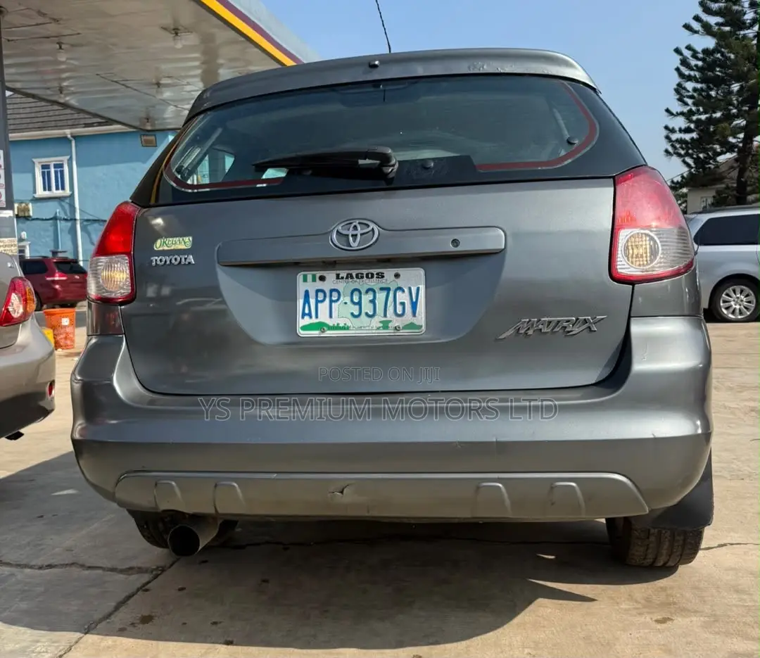 Toyota Matrix Standard FWD (1.8L 4cyl 5M) 2004 Gray
