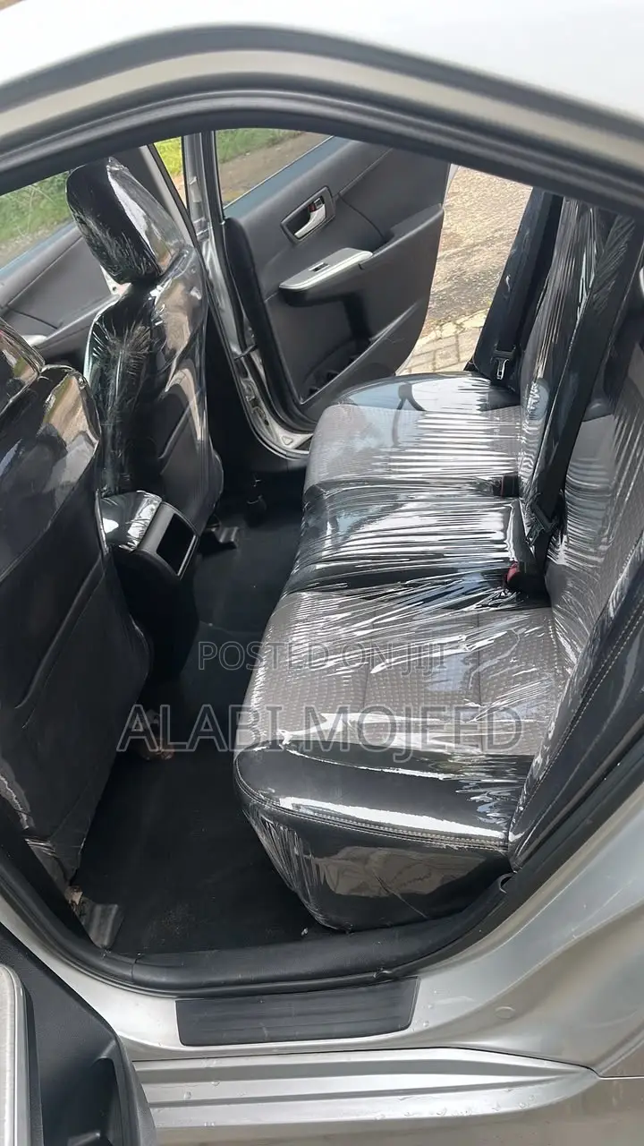 Toyota Camry SE 4dr Sedan (2.5L 4cyl 6A) 2014 Silver