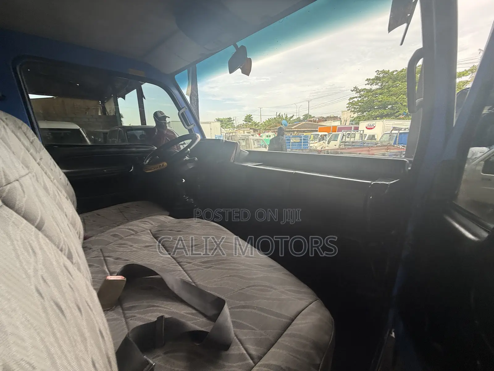 Foreign Used Nissan Cabster Carry Truck.