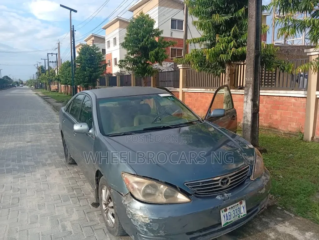 Toyota Camry LE 4dr Sedan (2.4L 4cyl 5M) 2004 Blue