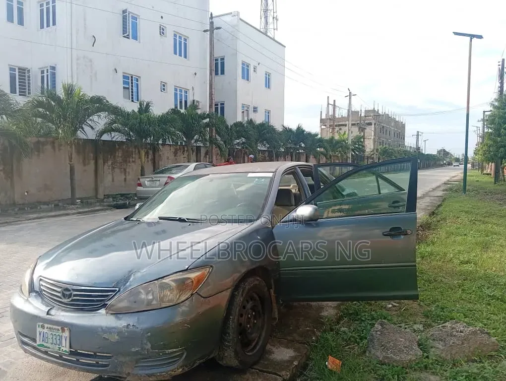 Toyota Camry LE 4dr Sedan (2.4L 4cyl 5M) 2004 Blue