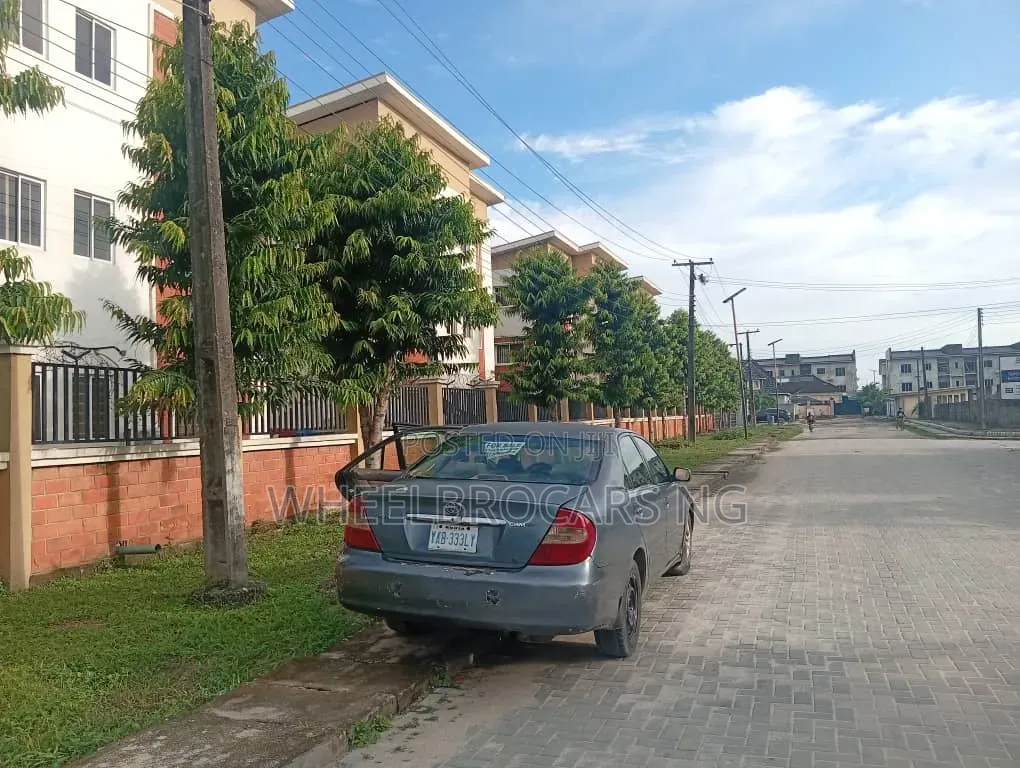 Toyota Camry LE 4dr Sedan (2.4L 4cyl 5M) 2004 Blue