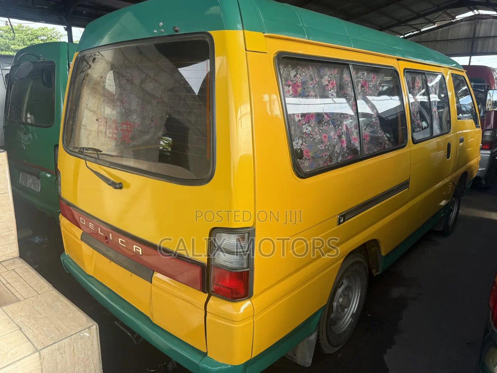 Mitsubishi L300 2006 Yellow