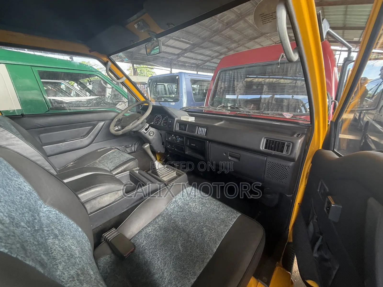 Mitsubishi L300 2006 Yellow